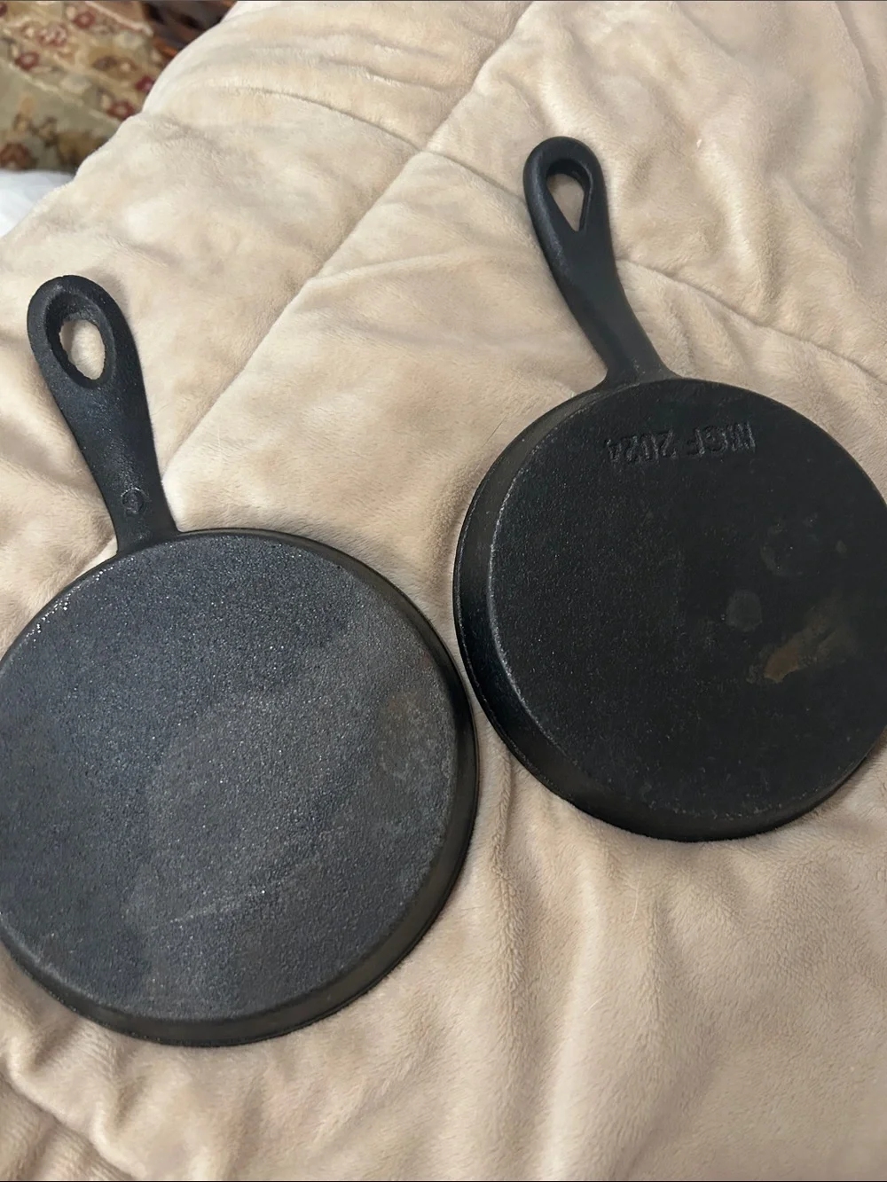 Black Cast Iron Skillet Pan - Durable Home Kitchen Frying Pans (Set of 2)